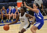 Jayla English turns the corner against Modesto