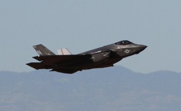 Local officials get good look at Navy's newest fighter jet, the F-35C as it visits Lemoore An f-35C takes off from NAS Lemoore last week.